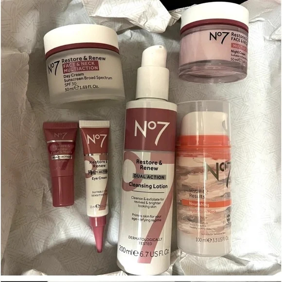 New No.7 Ultimate Skincare Collection Gift Box - Picture 6 of 7